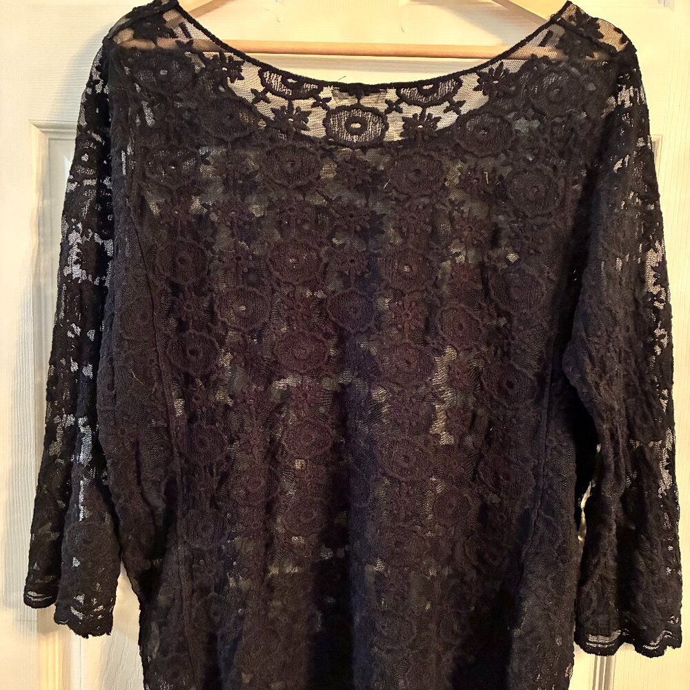 Capri Black Lace Top - EUC